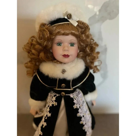 Brass Key Victorian Rose Collection Genuine Porcelain Doll Special Edition 1997 - Picture 2 of 8